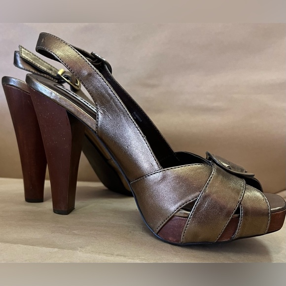 Steve Madden - Golden/Bronze, worn once inside, excellent condition!! Size 7.5 - Picture 2 of 4